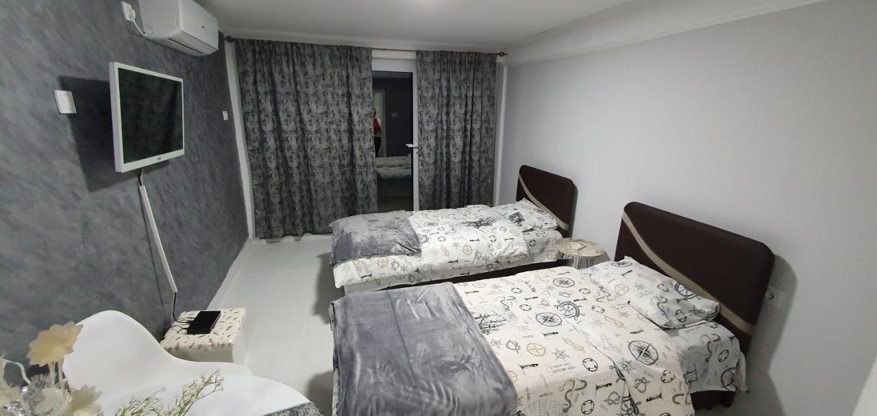 Cozzy Apartment Near The Aiport Podgorica Exterior photo
