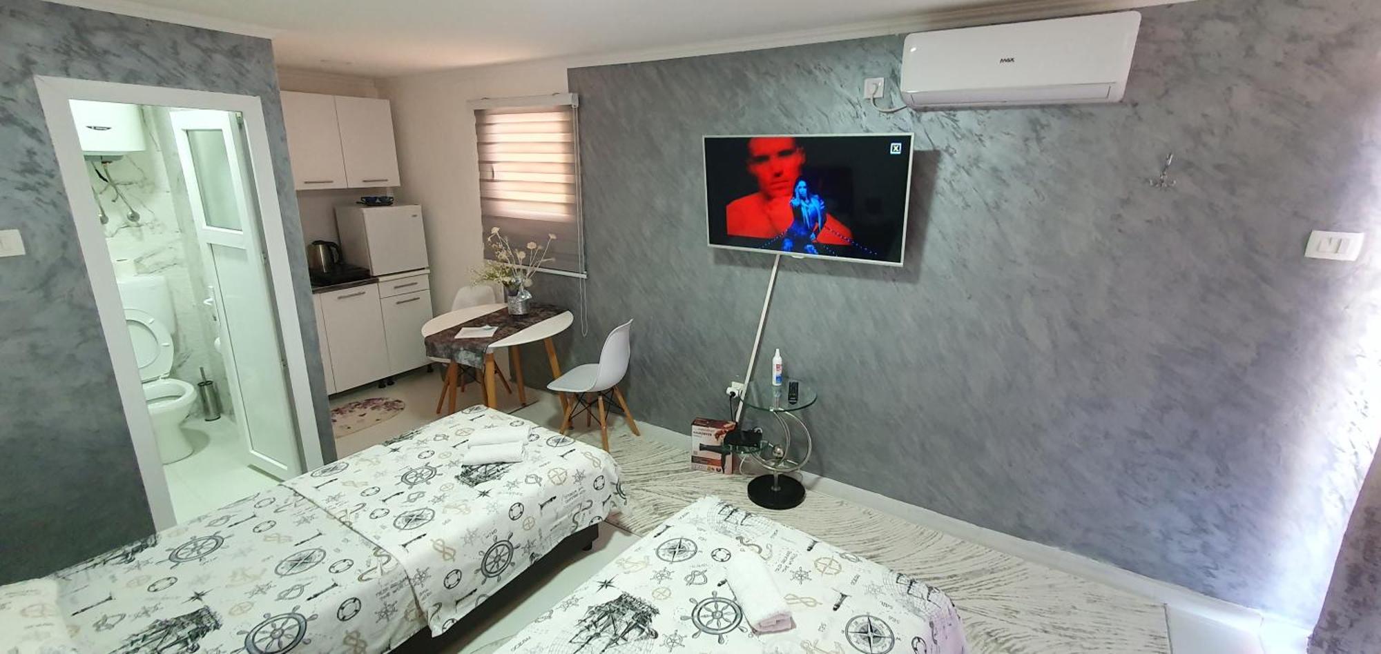 Cozzy Apartment Near The Aiport Podgorica Exterior photo